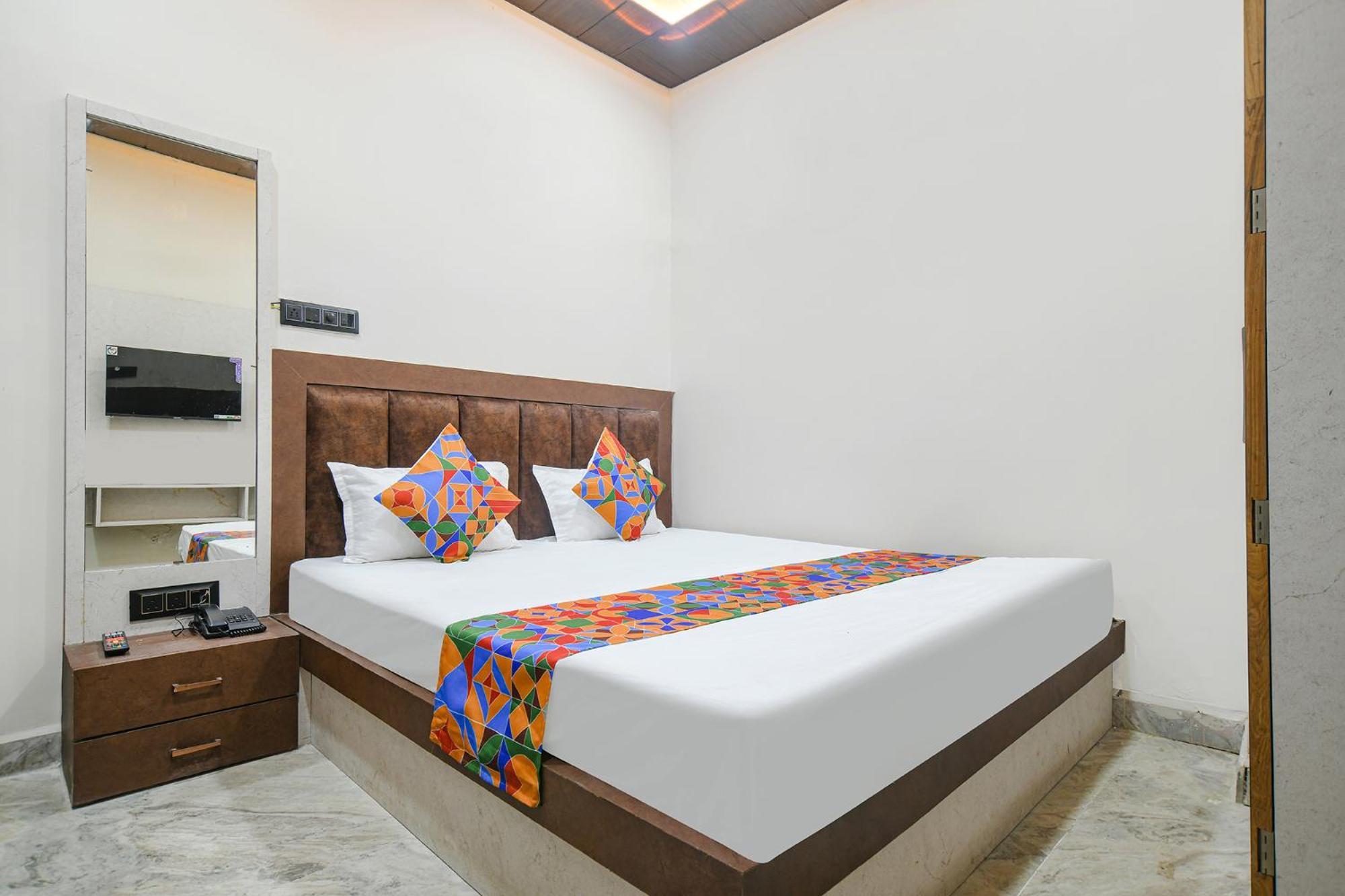 Fabhotel Shiva Grand Уджайн Екстериор снимка