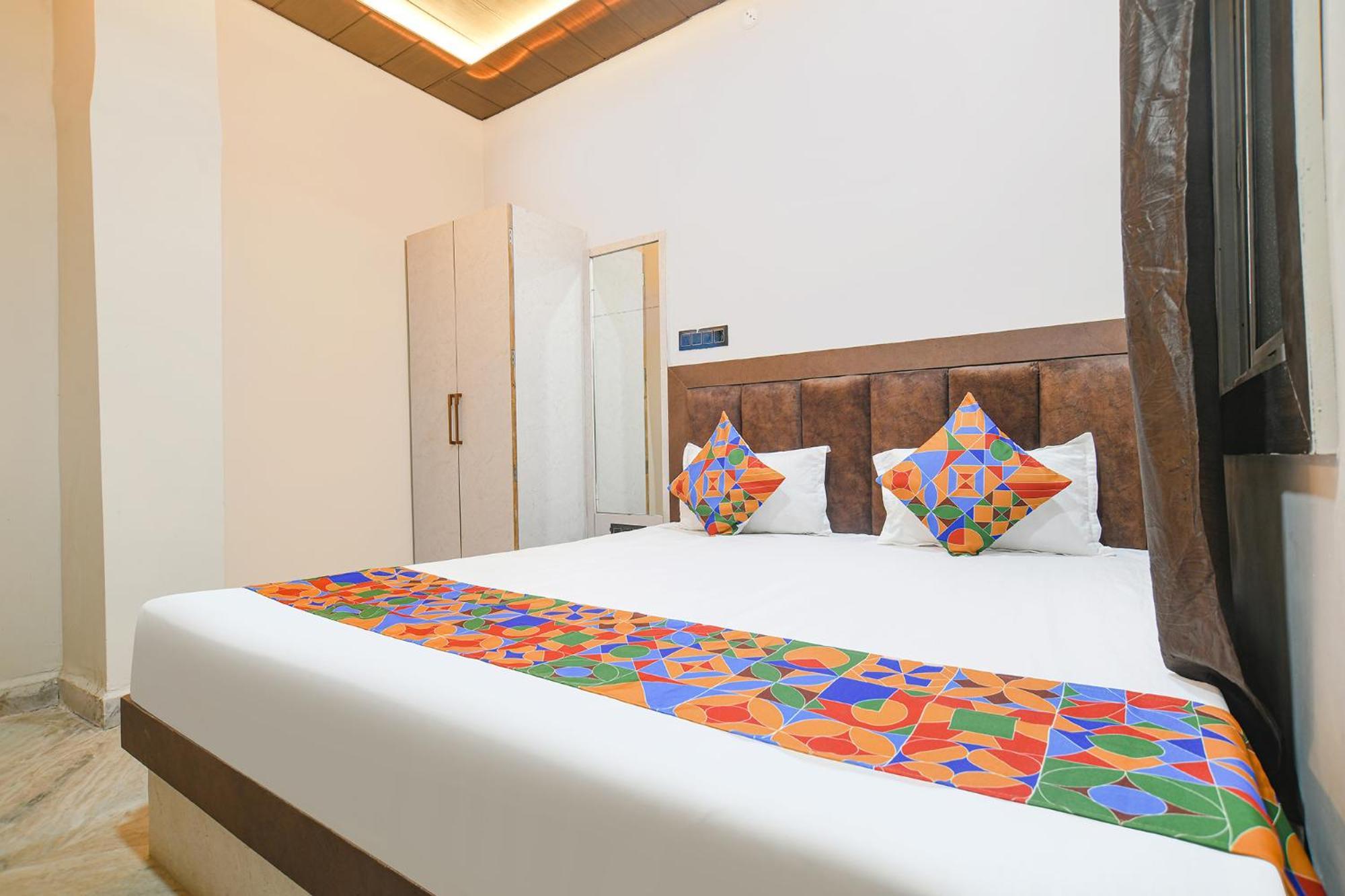 Fabhotel Shiva Grand Уджайн Екстериор снимка