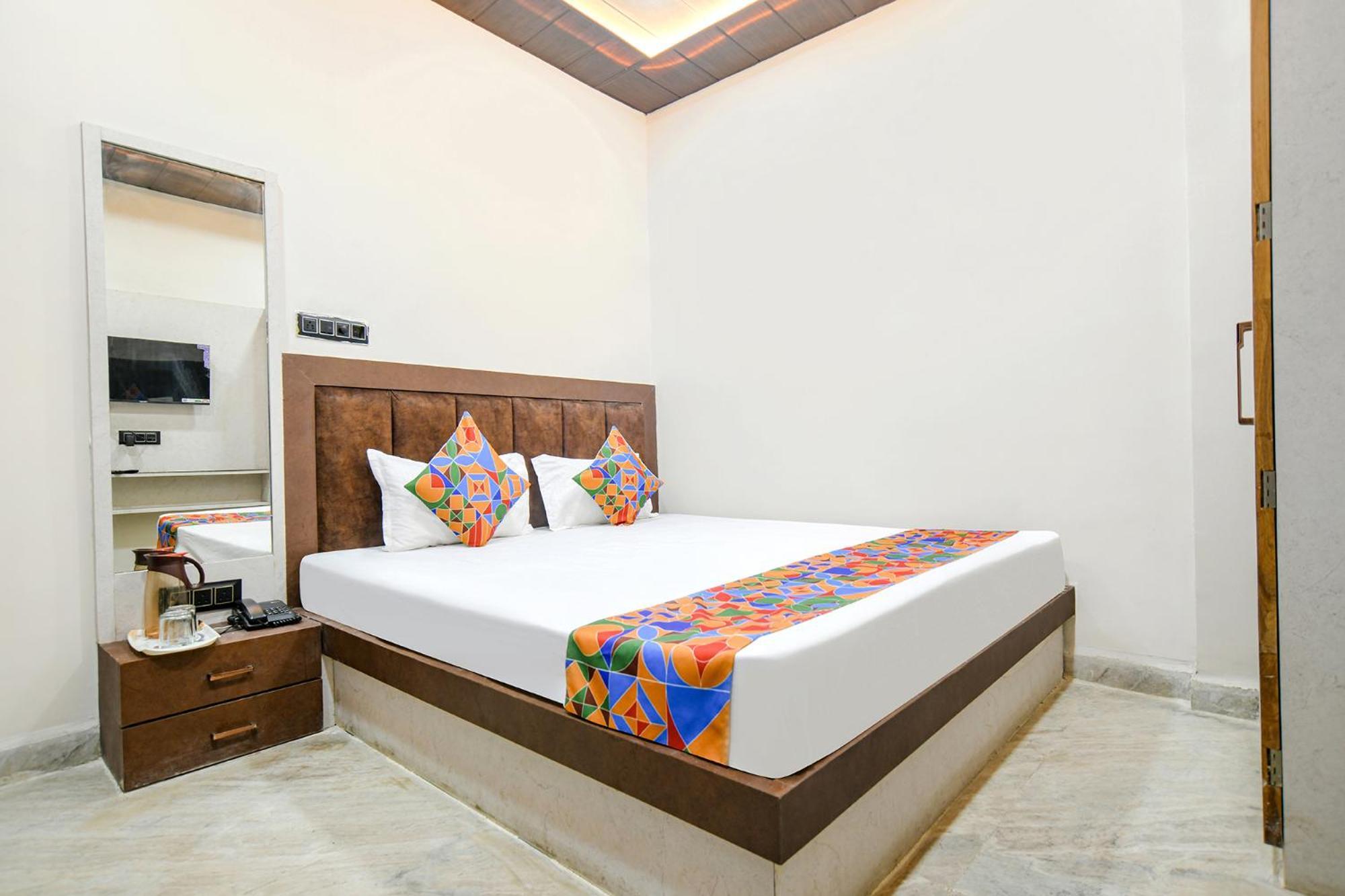 Fabhotel Shiva Grand Уджайн Екстериор снимка