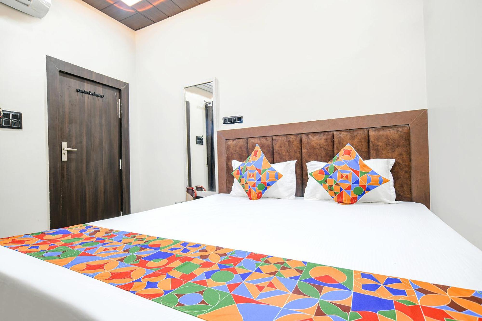 Fabhotel Shiva Grand Уджайн Екстериор снимка