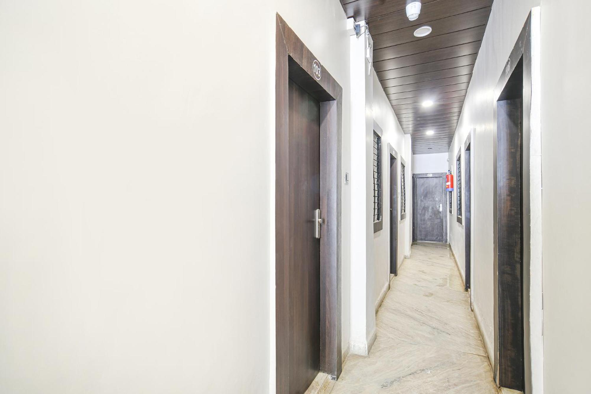 Fabhotel Shiva Grand Уджайн Екстериор снимка