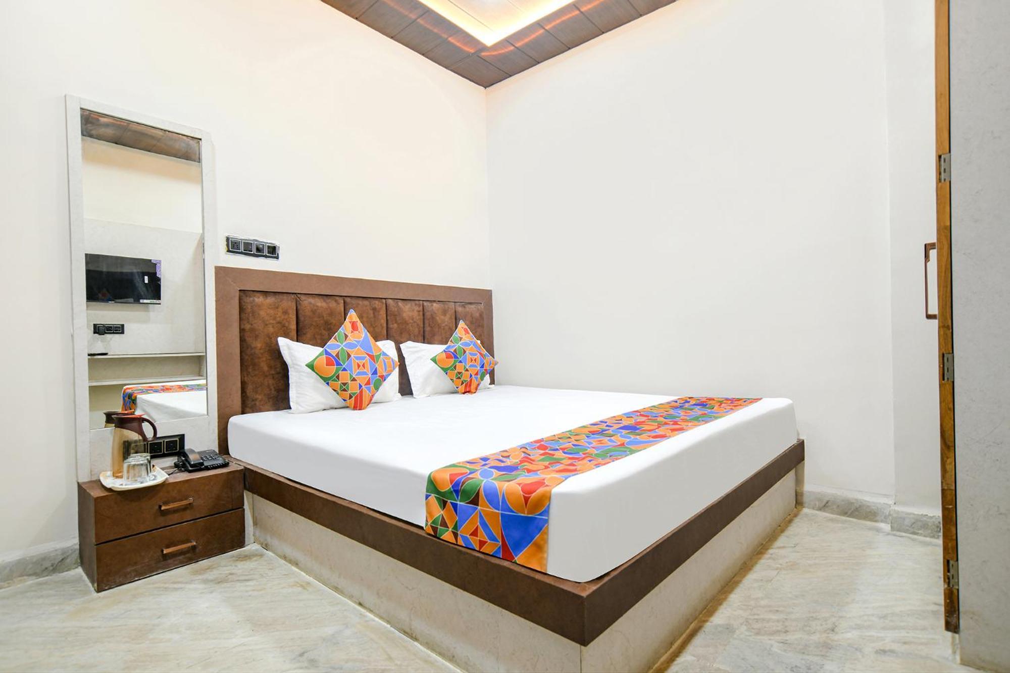 Fabhotel Shiva Grand Уджайн Екстериор снимка