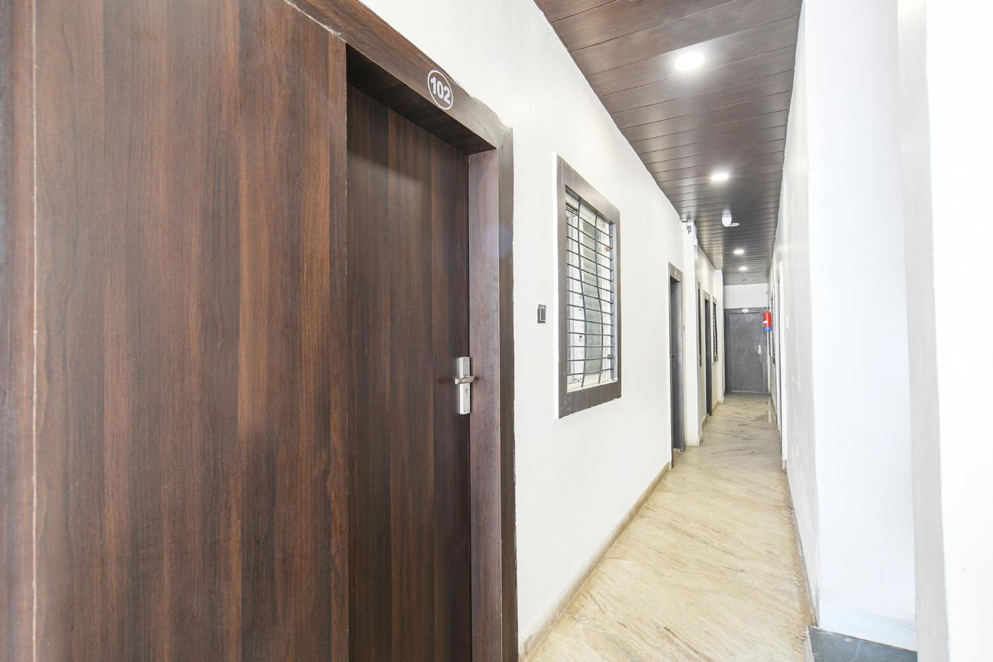 Fabhotel Shiva Grand Уджайн Екстериор снимка