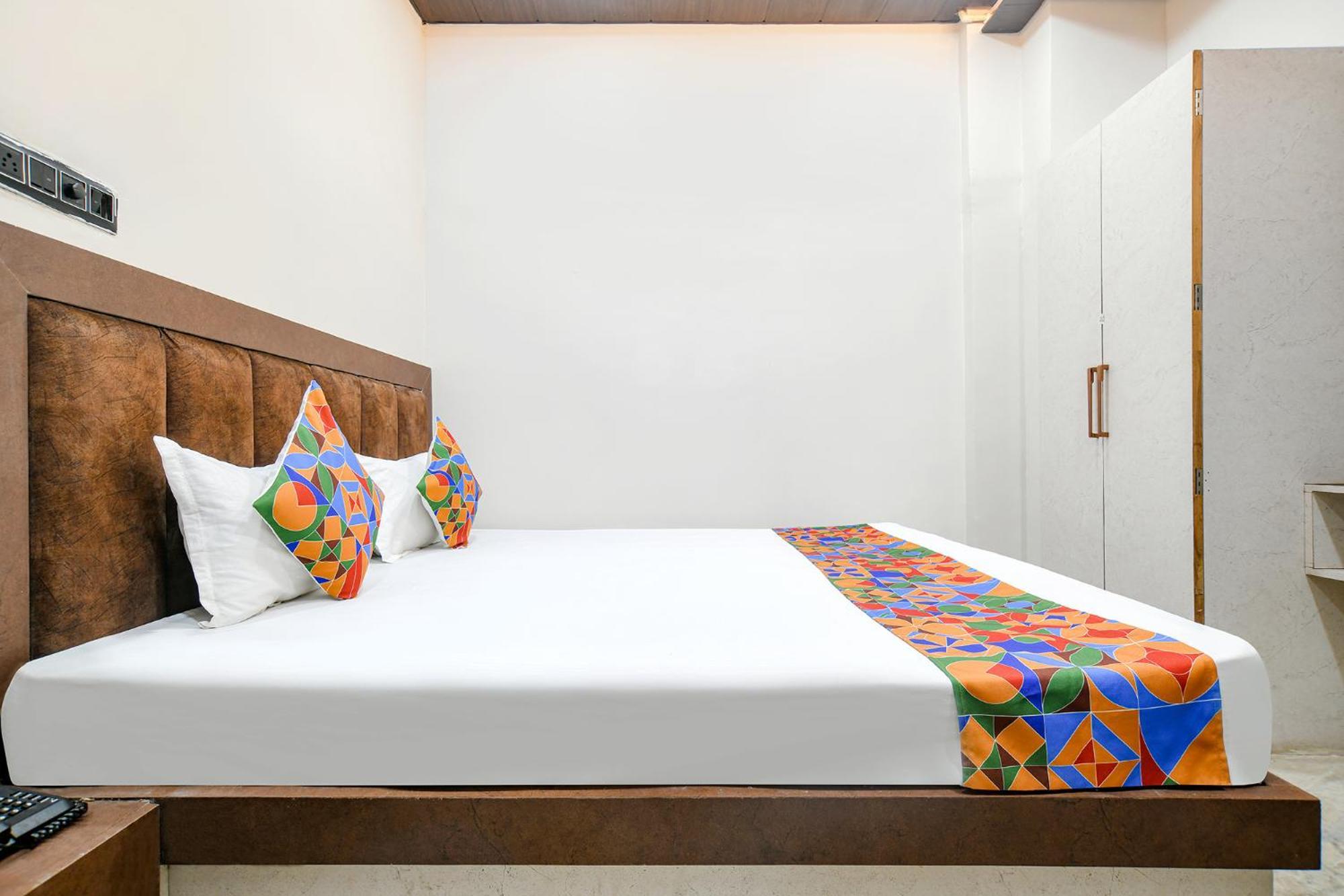 Fabhotel Shiva Grand Уджайн Екстериор снимка