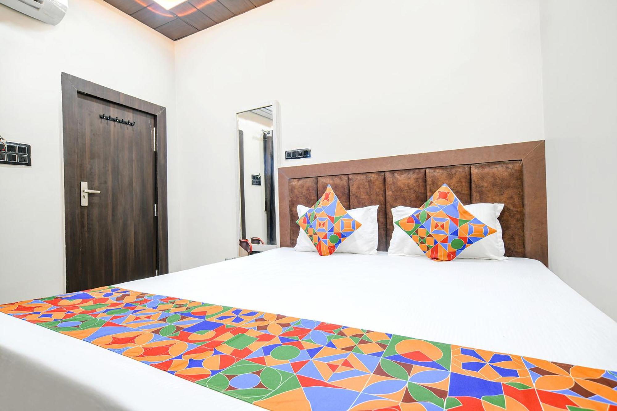 Fabhotel Shiva Grand Уджайн Екстериор снимка